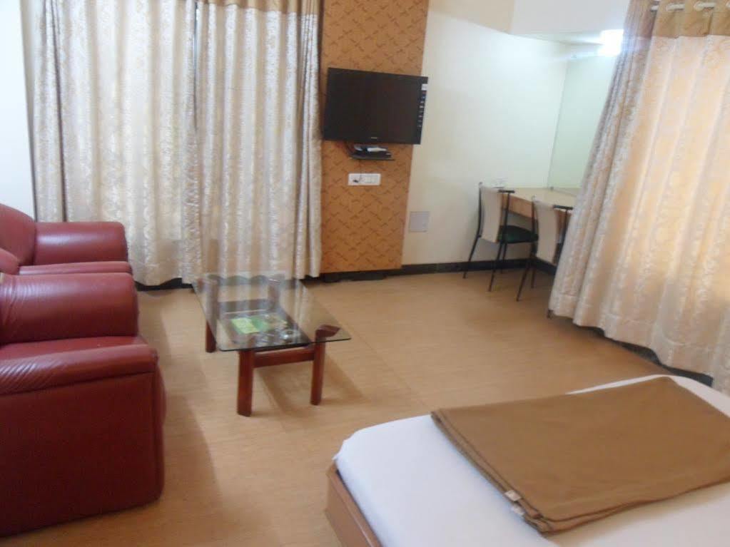 Pooja International Nashik Hotel Exterior foto